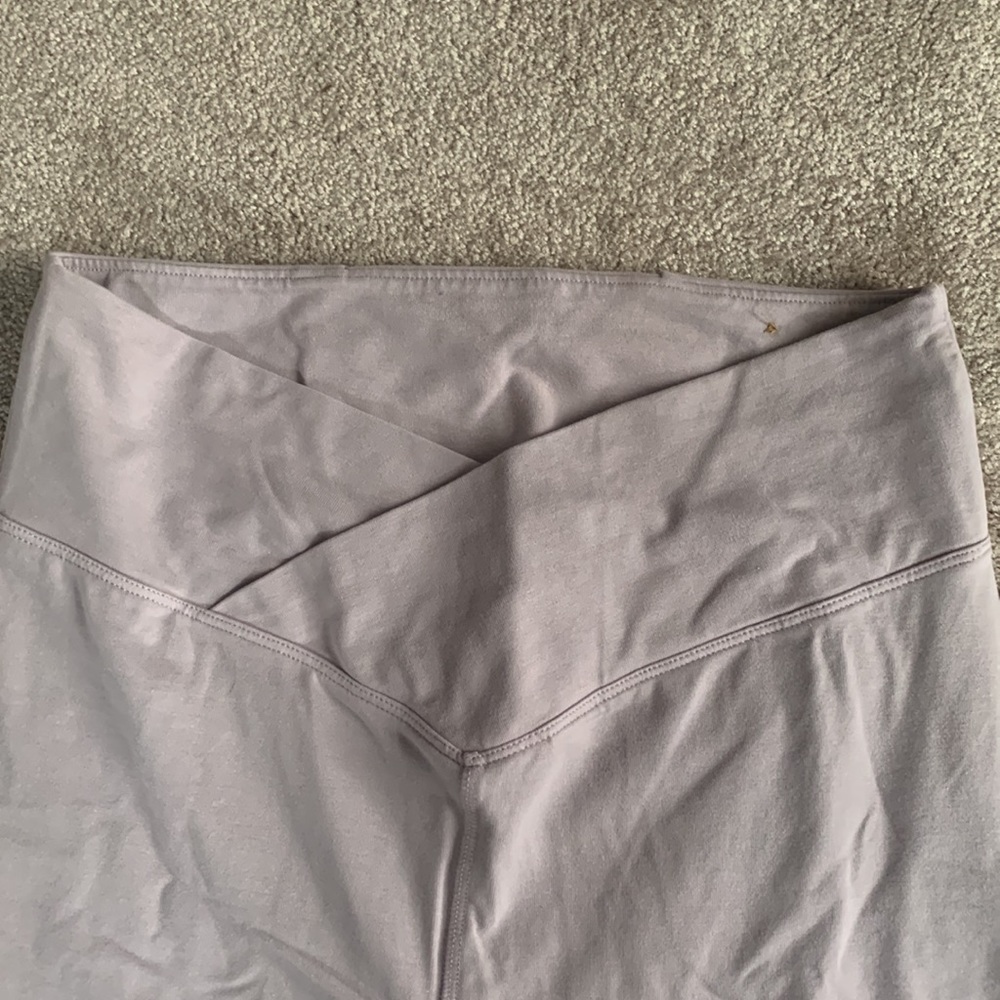 PINK V front cross flared leggings - Picture 2 of 4